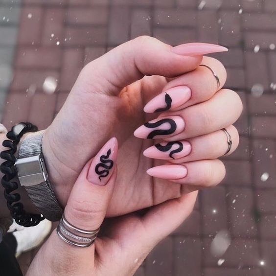 Fashion Decorated nails 🐍
