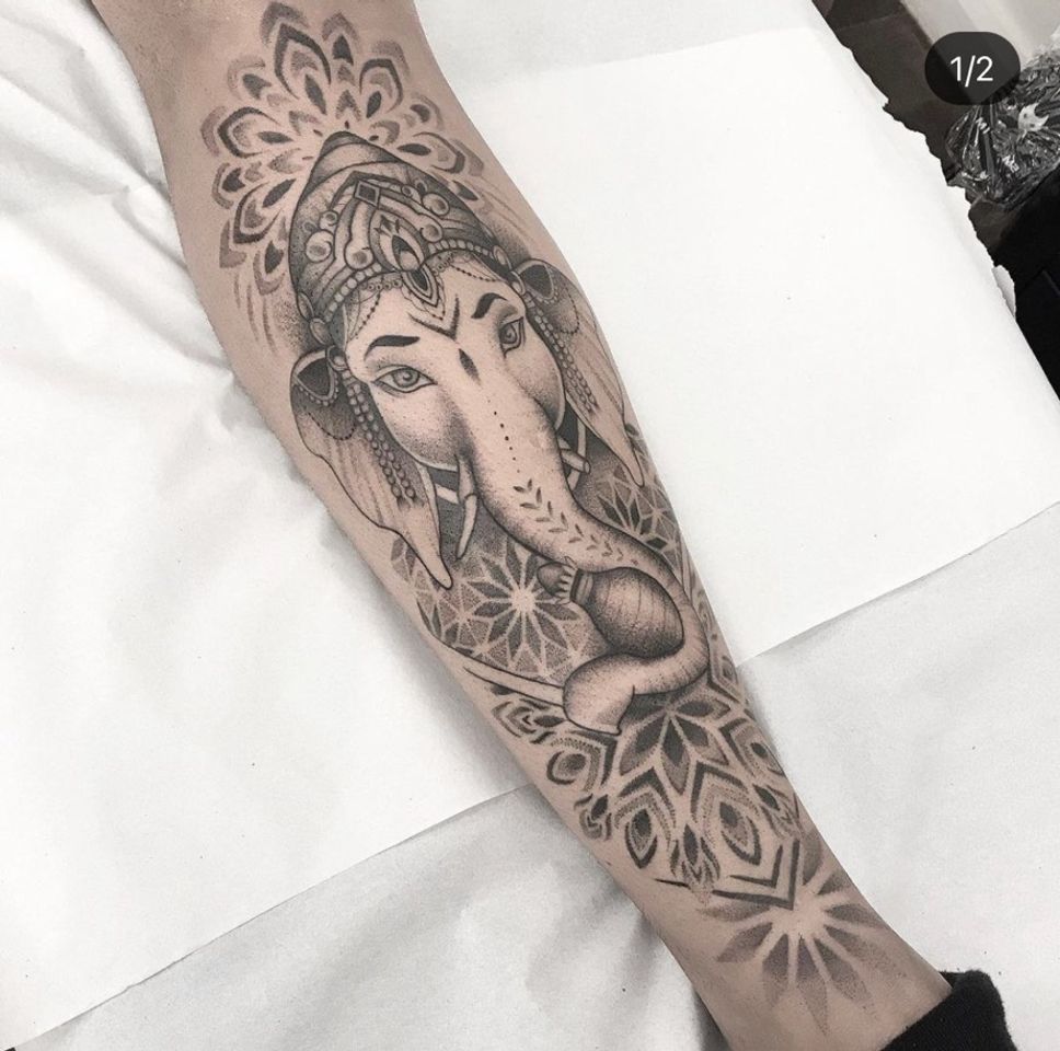 Moda Tatuagem de Ganesha feita pela @anajutatto 