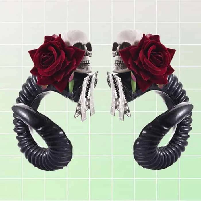 Social Lolita devil horns