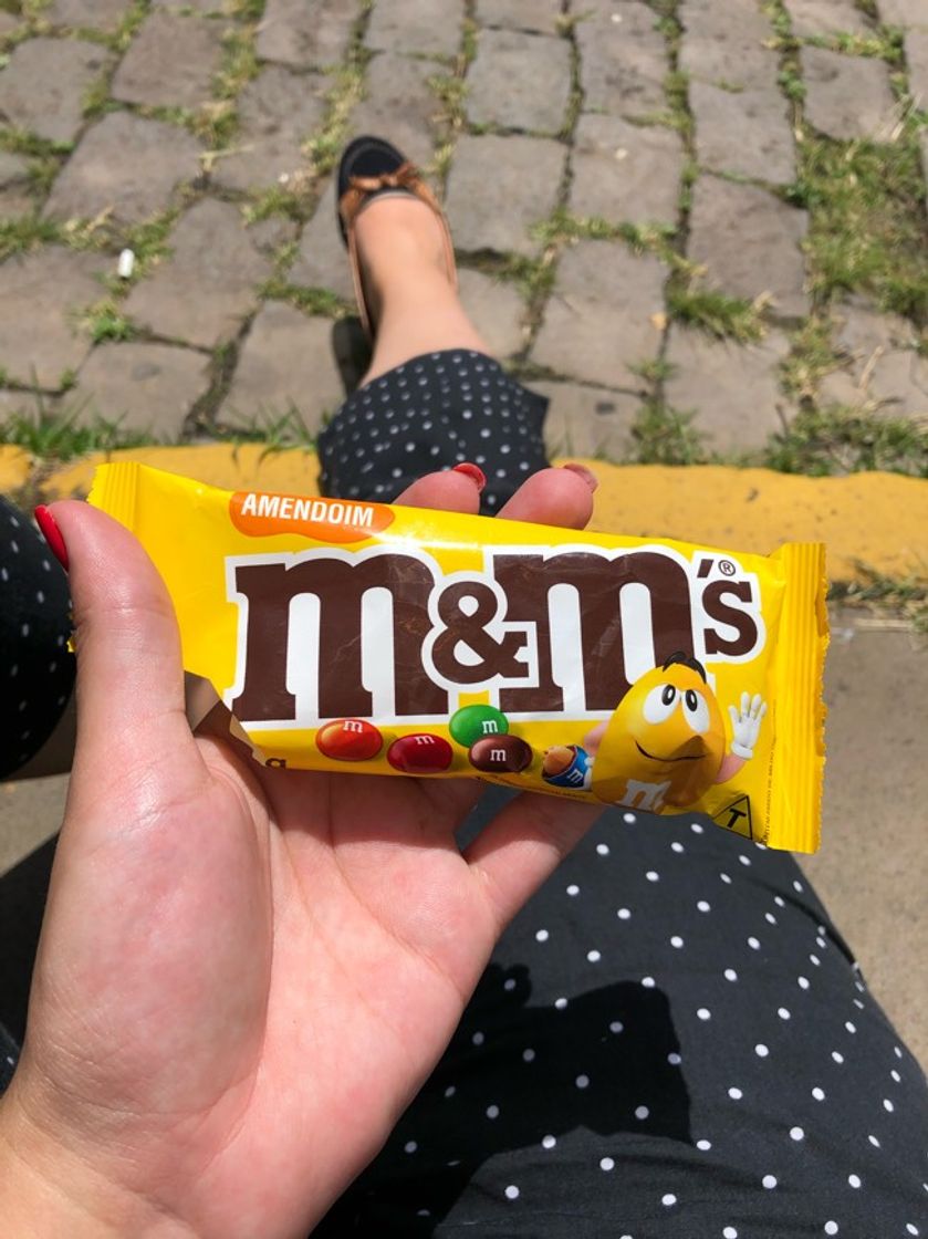 Moda M&M’S chocolate com amendoim 