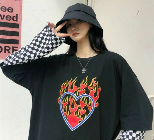 Camiseta con manga a cuadros bajo diseño corazón 