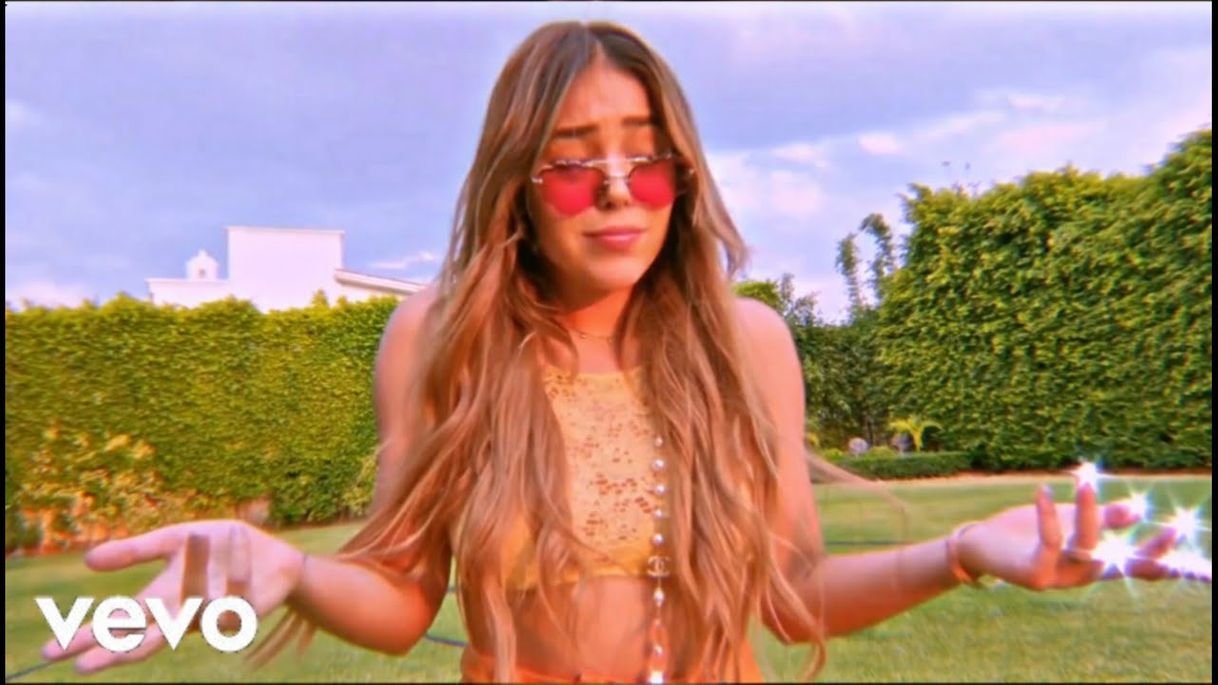 Social Danna Paola - Contigo - YouTube