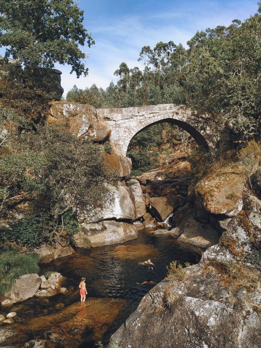 Lugares Puente río Almofrei