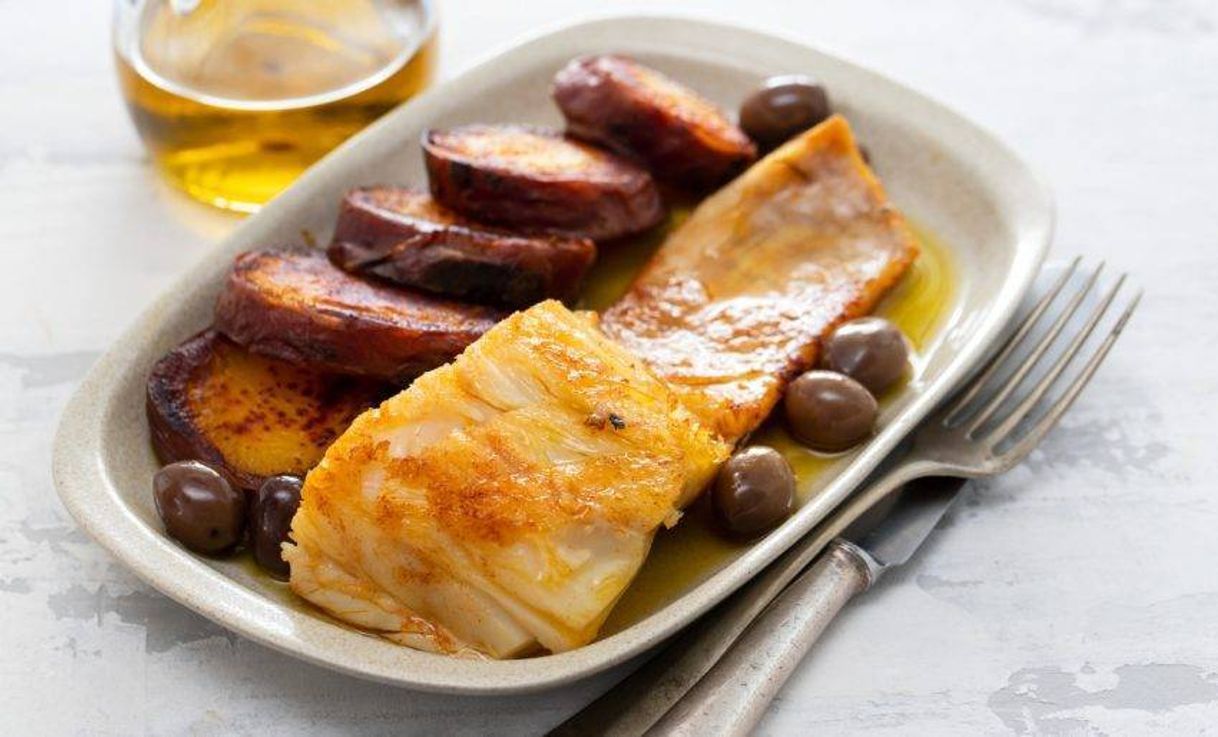 Moda BACALHAU ASSADO NO FORNO COM BATATA-DOCE E LEGUMES