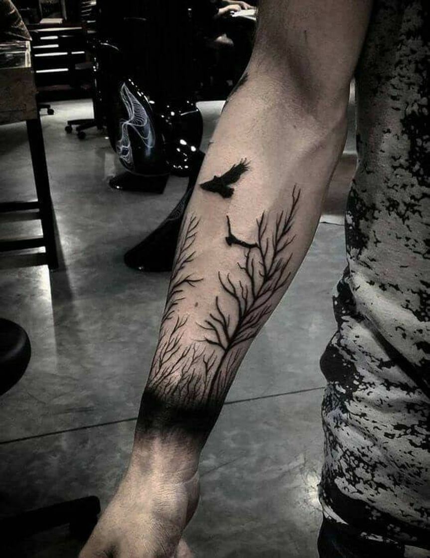 Social Tatuaje en el antebrazo de un bosque
