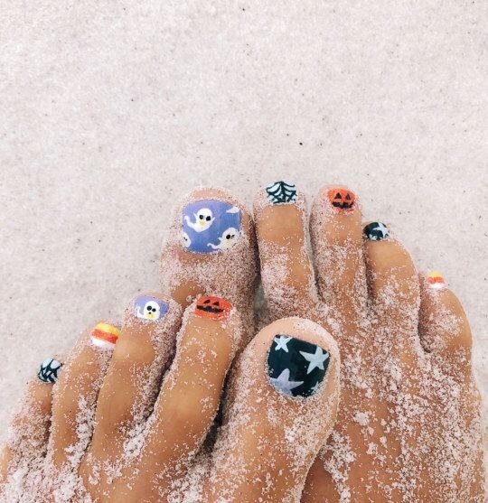 Moda Halloween 🎃 combina super com essas unhas 