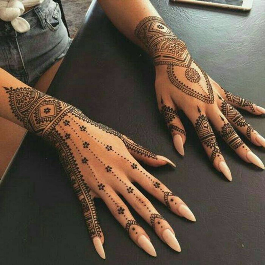 Social Tatuagem nas mãos 