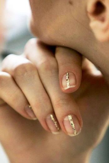 Golden Nails 
