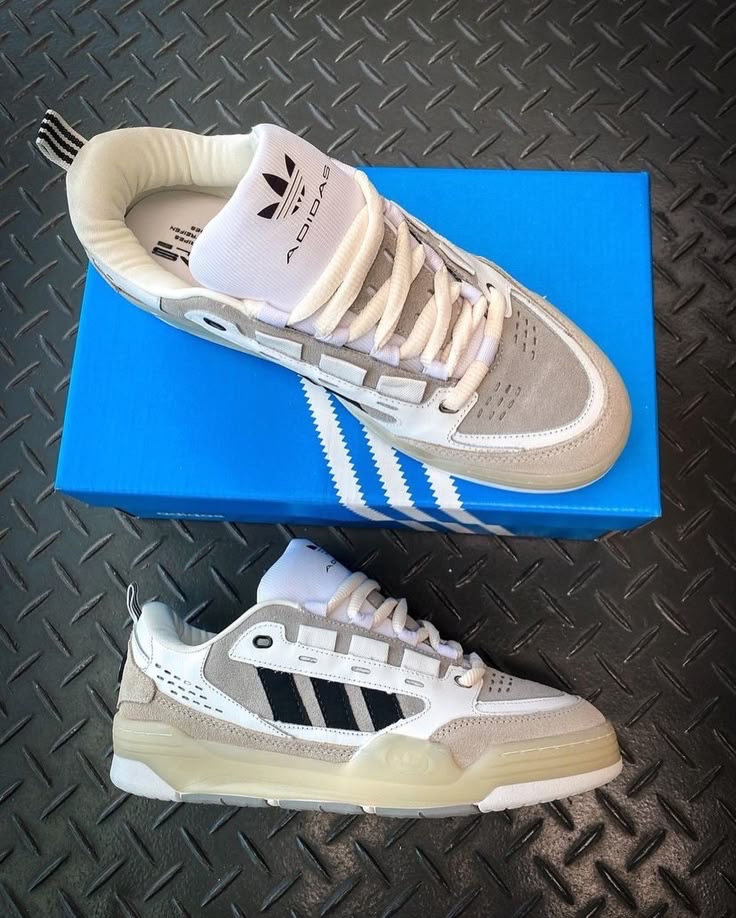 Social Adidas 2000