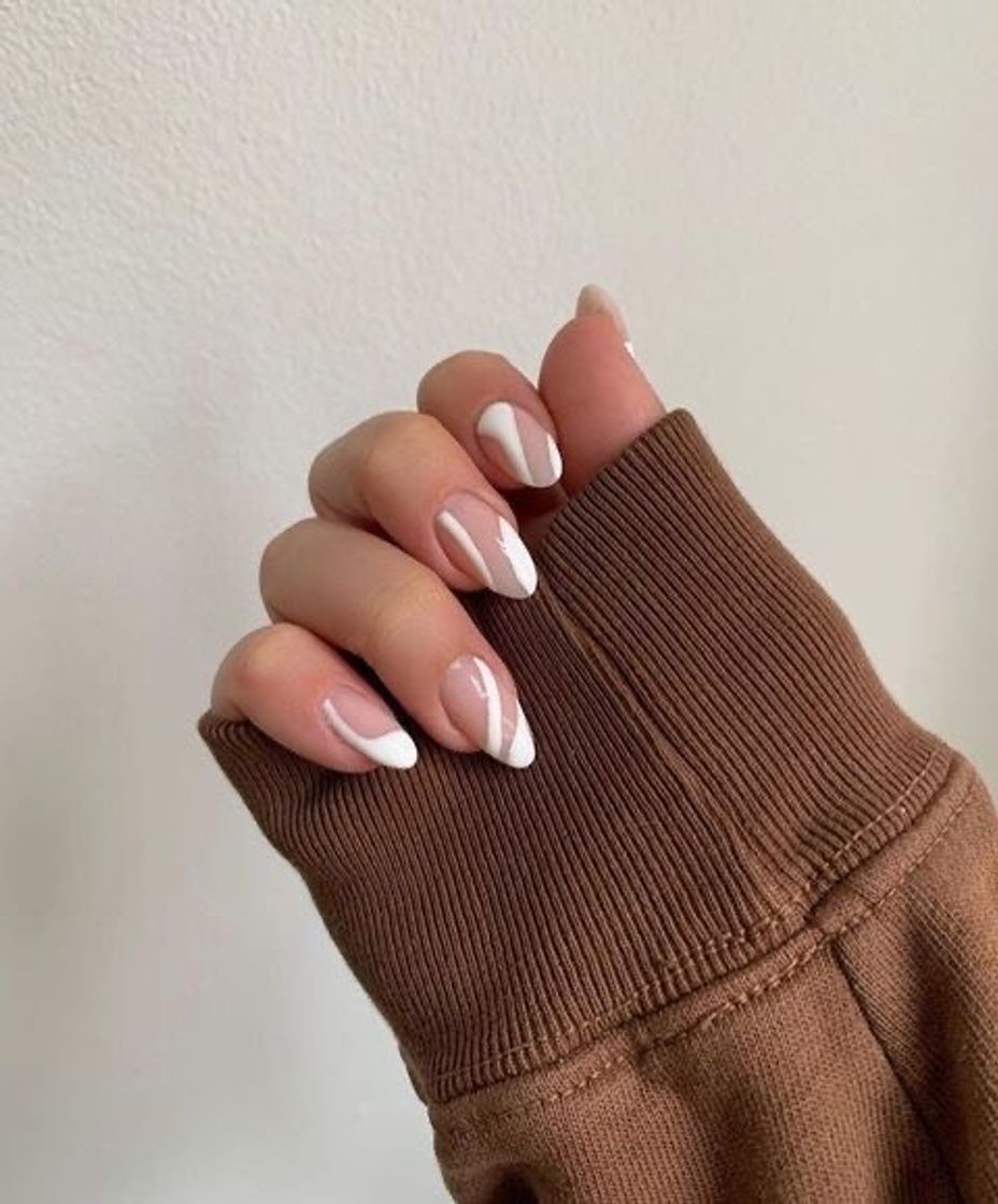 Moda unhas brancas minimalistas 