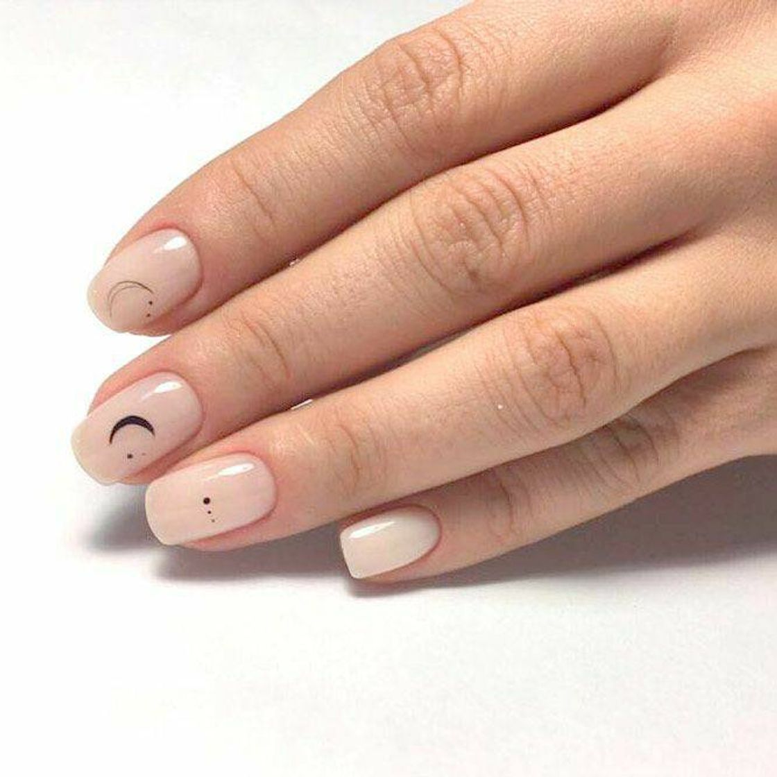 Moda Unhas minimalistas 