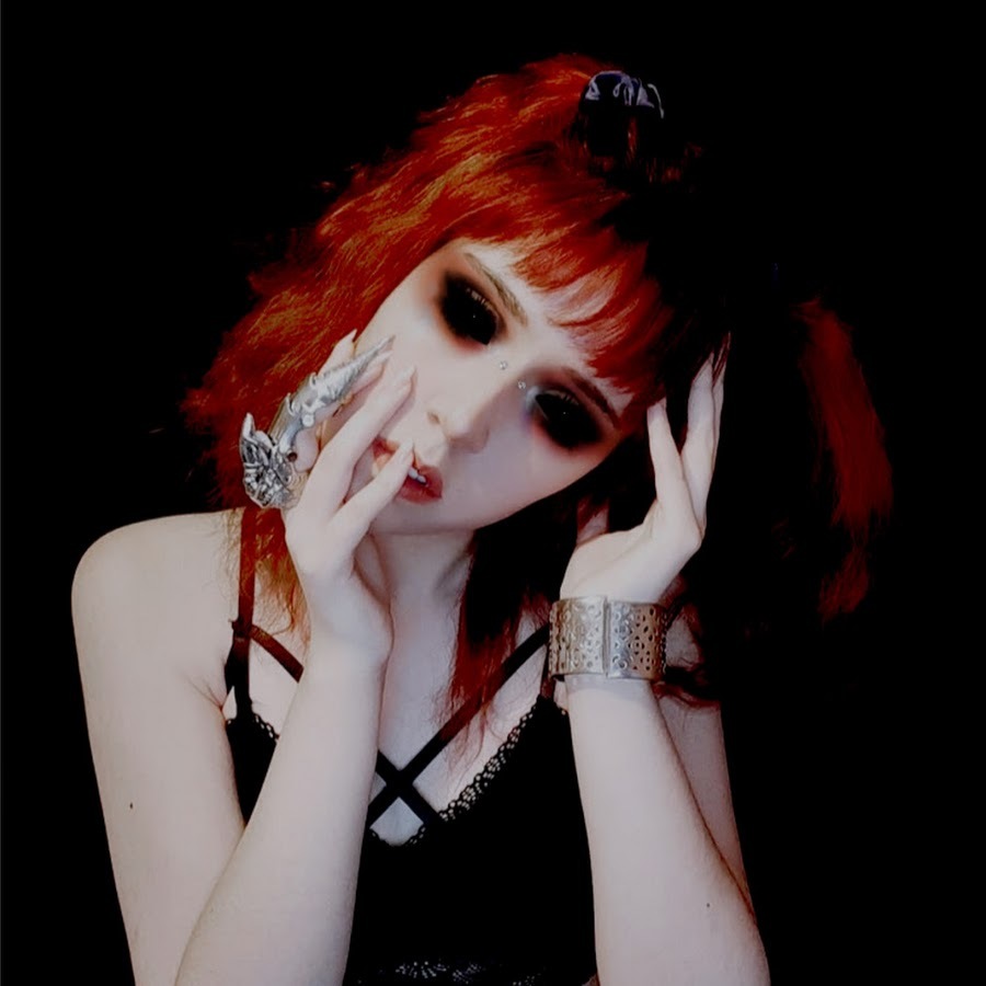 Social Shira Baudelaire 