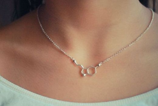 Collar de plata molécula serotonina