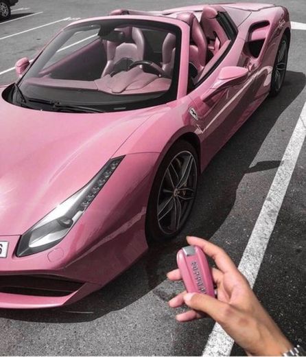  Carro rosa de luxo