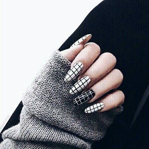 Uñas de color blanco y negro ✨