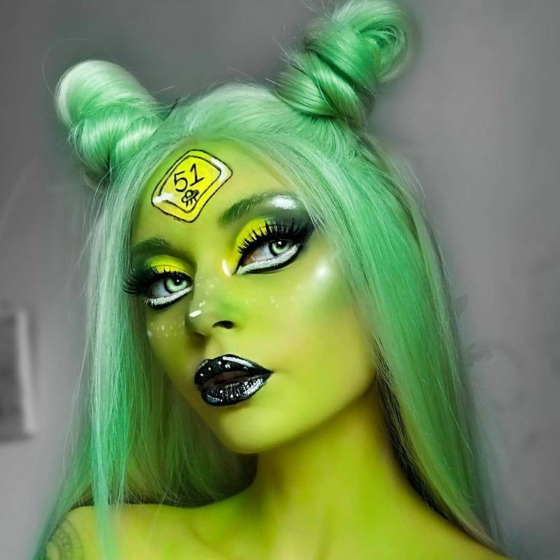 Social alien
