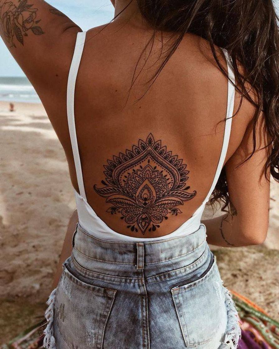 Social Tattoo nas costas
