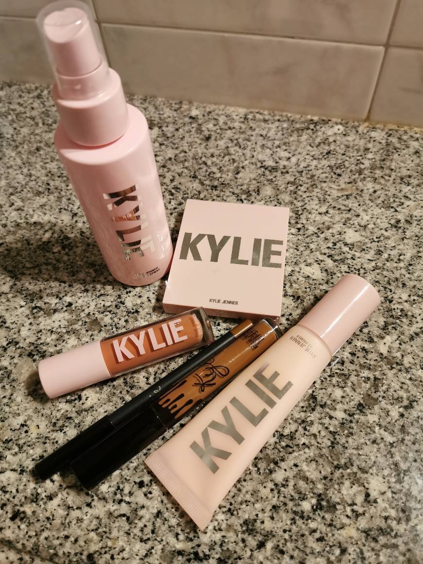 Producto Kylie Jenner - Neceser de maquillaje