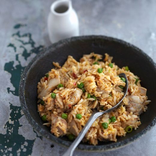 Arroz chino fácil con pollo y guisantes