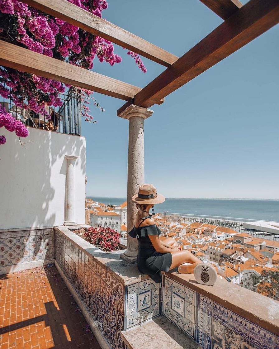 Place Miradouro de Santa Luzia