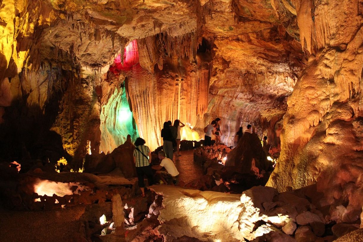 Place Grutas de Mira de Aire - Empreendimentos Turisticos e Espeleológicos S.A