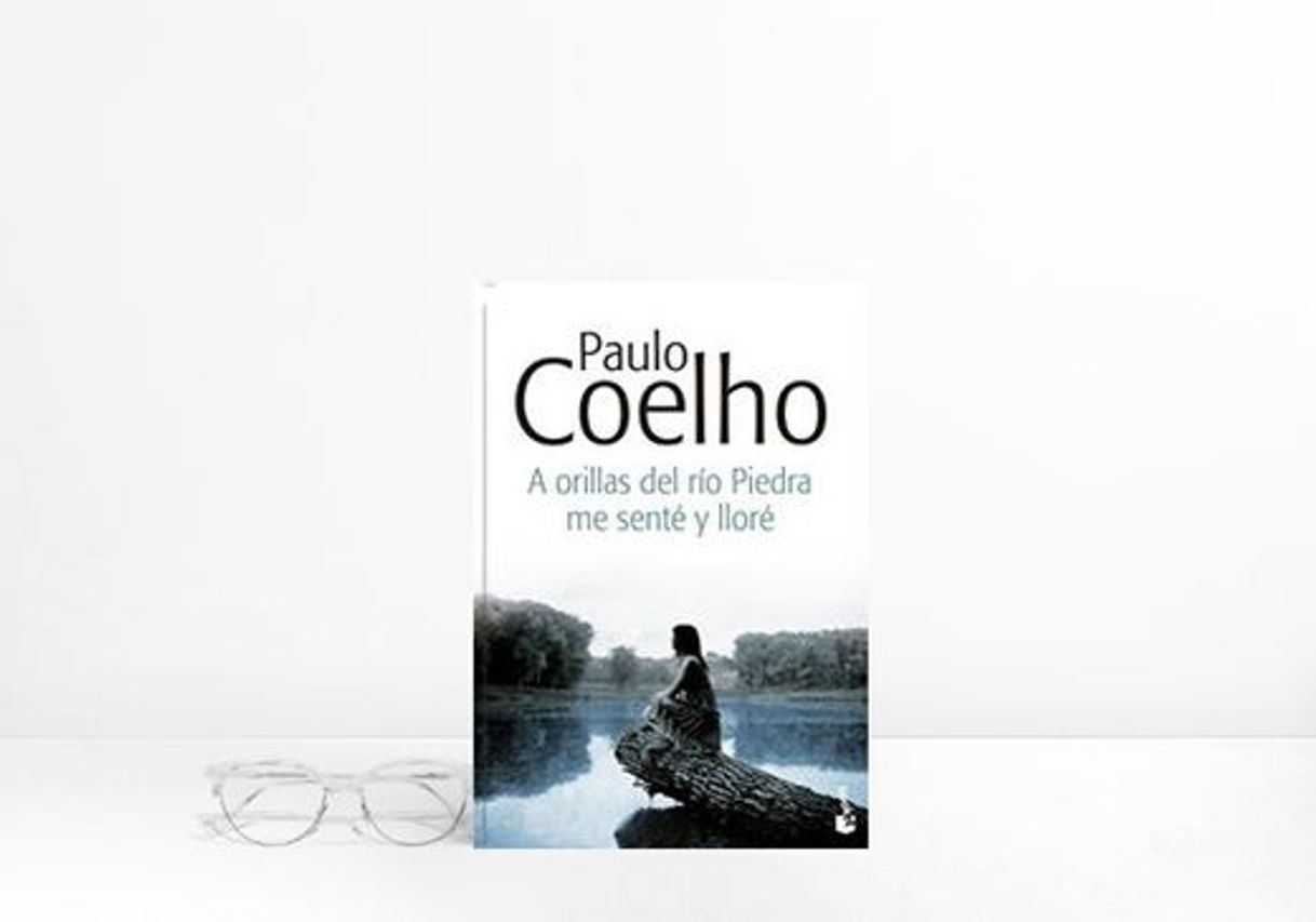 Book A orillas del río Piedra me senté y lloré
