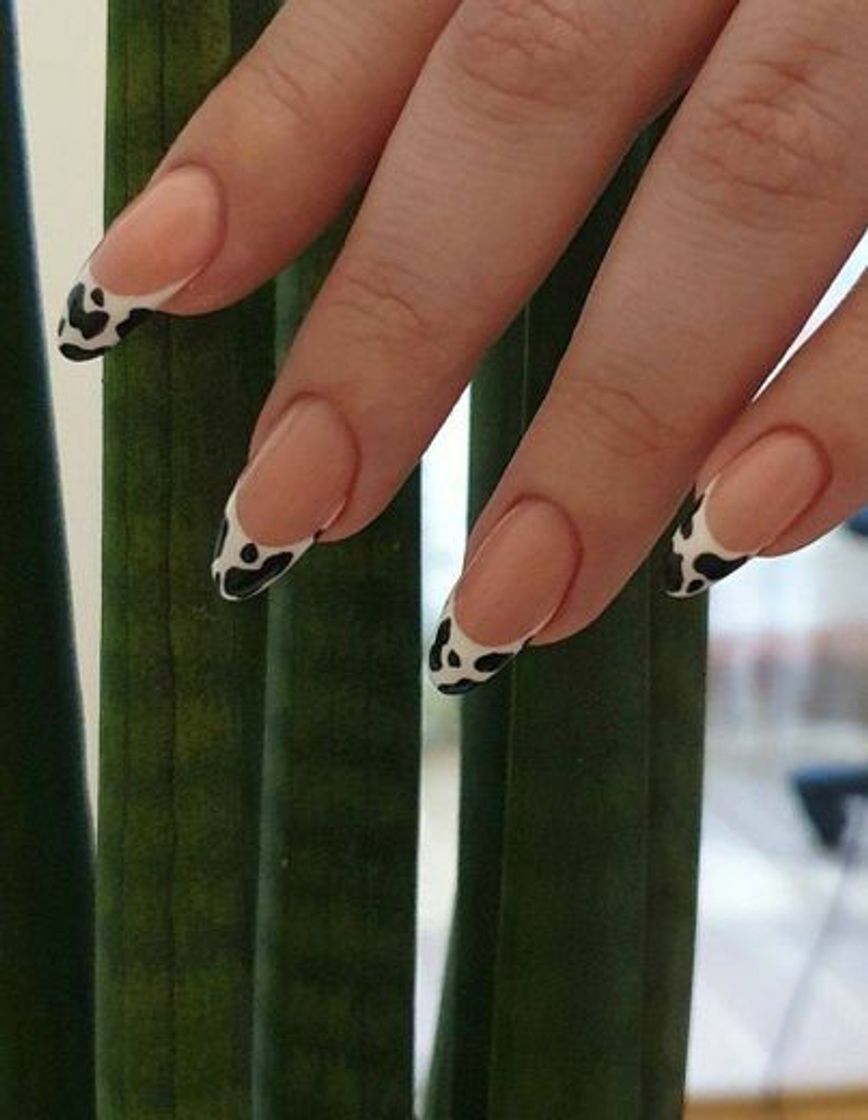 Moda unhas com "francesinha" de vaquinha