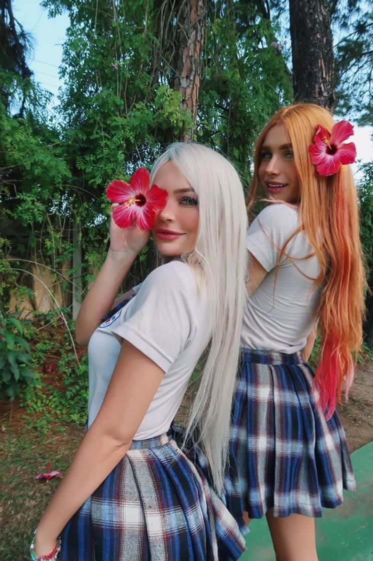 Social Uma amiga, flor do vizinho e uniforme 💛✨