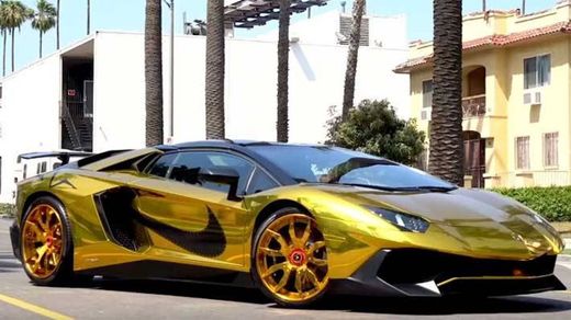 Rapero Chris Brown ahora se luce con su Lamborghini bañado en oro