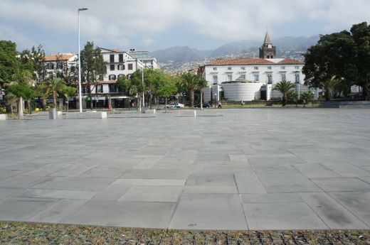 Portefólio da Cidade: as praças da Madeira Nova