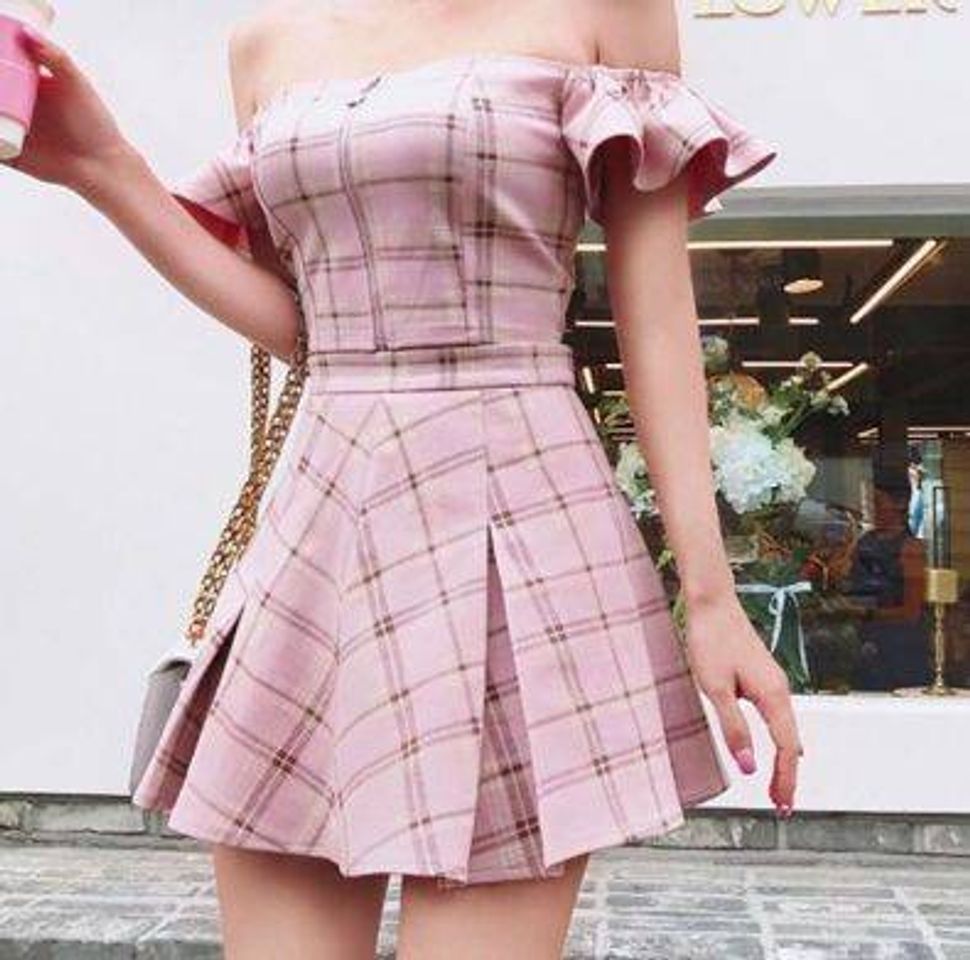 Moda Vestido rosa com saia rodada!💖