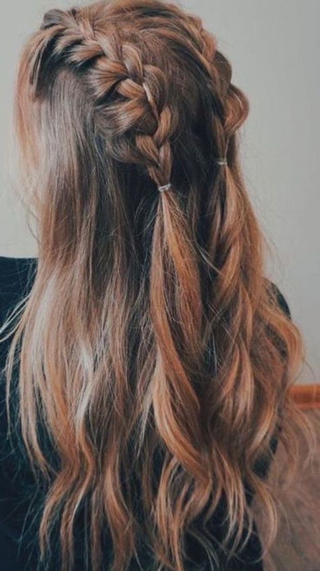 Moda Um penteado simples , mais para usar em ocasiões especiais 