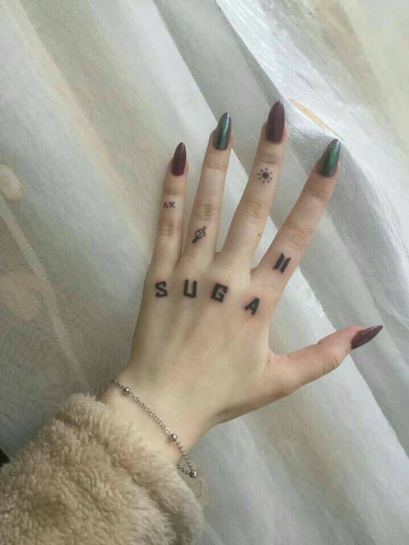 Moda Tatuagem na mão