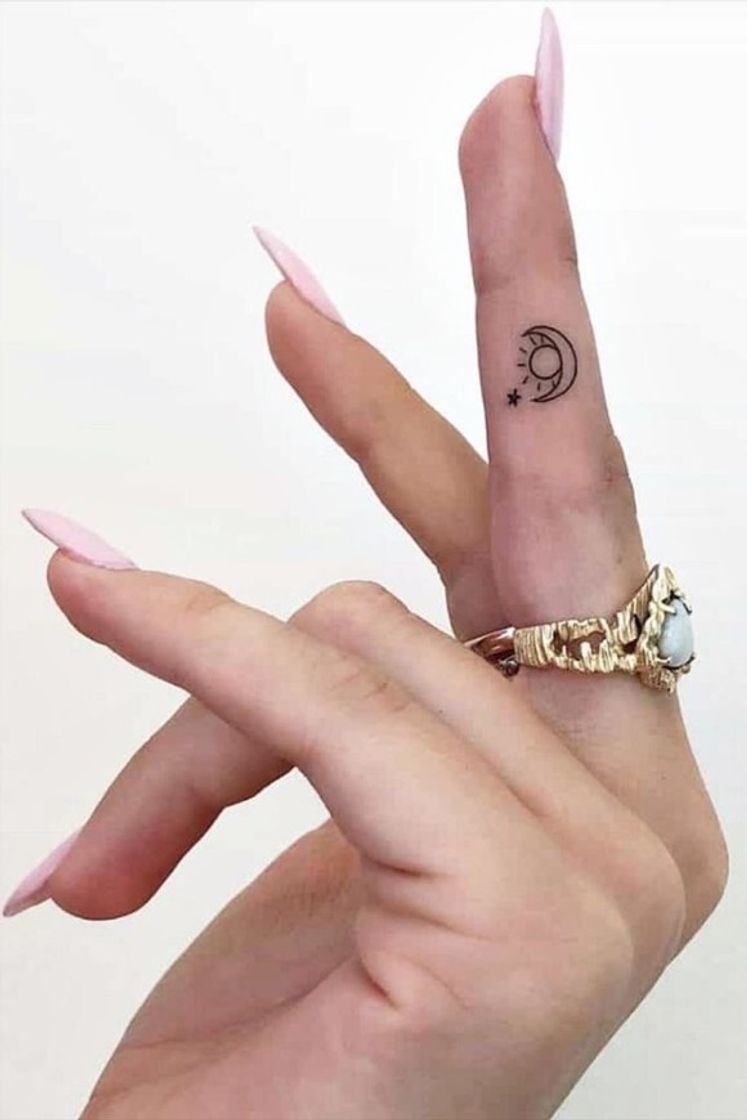 Moda tatuagem minimalista 