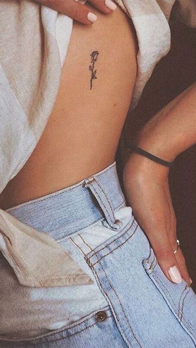 Moda tatuagens minimalistas