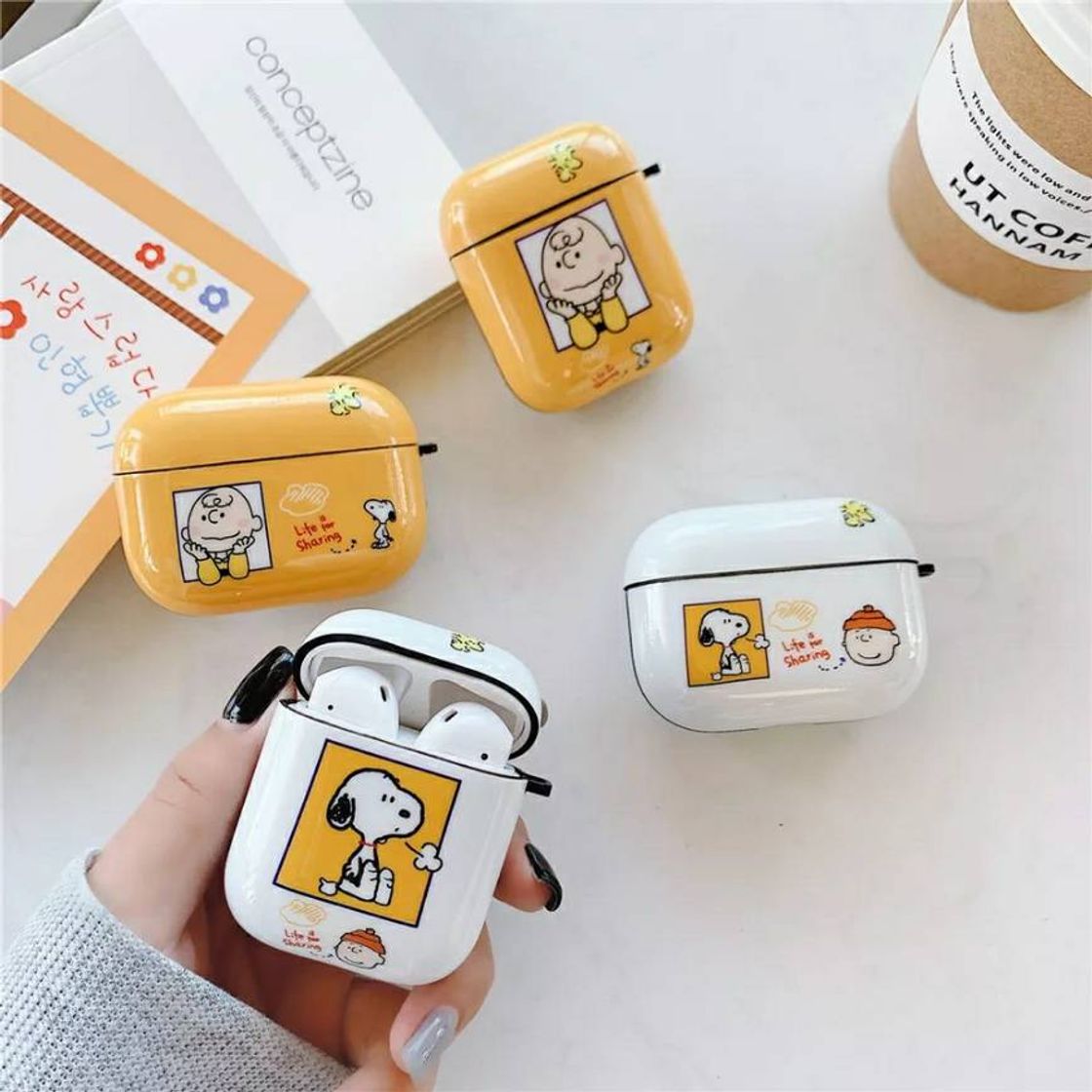 Social Estuche para Airpods modelo Charlie Brown y Snoopy
