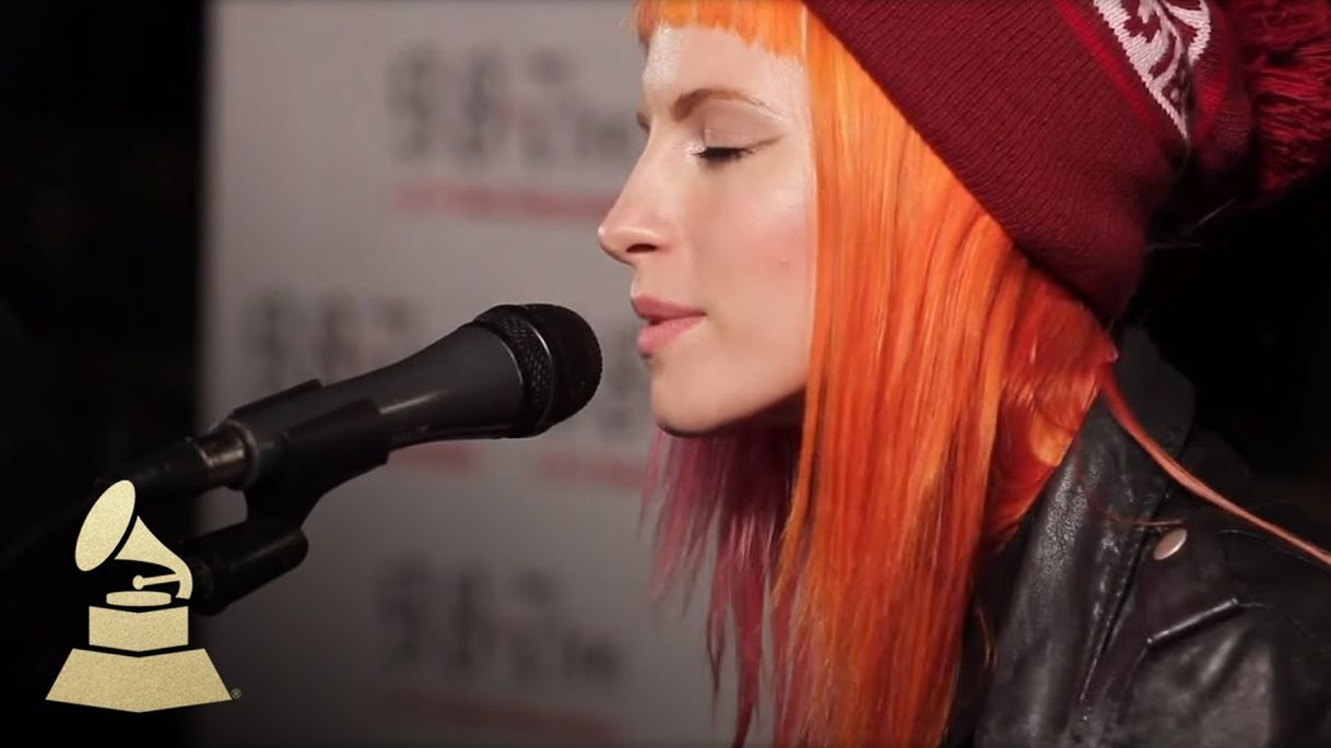 Social Paramore - Misery Business (Live) 