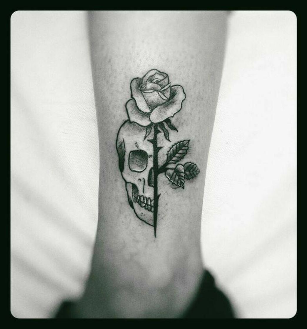 Tattoo skull and rose