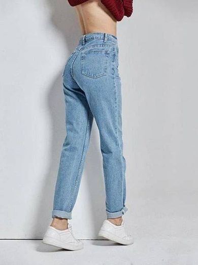 Calça jeans mom.