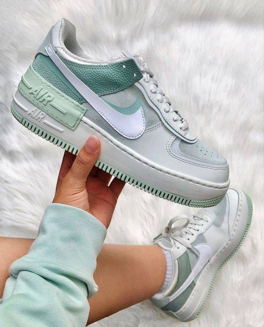 Moda  Nos tons de verde 👟💚