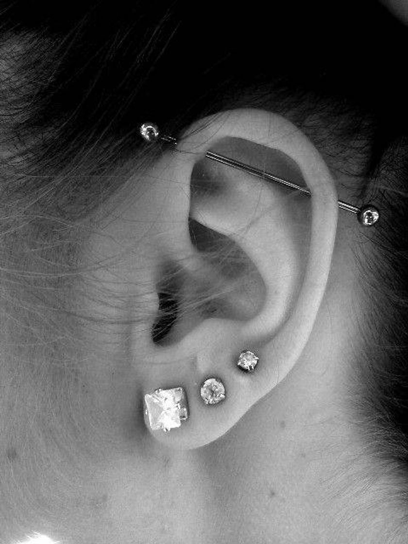 Social Piercings na orelha 