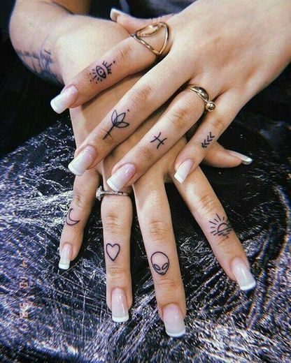 Inspiração de tattos na mãos 