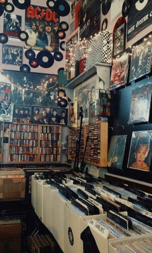 Wallpaper music store 
