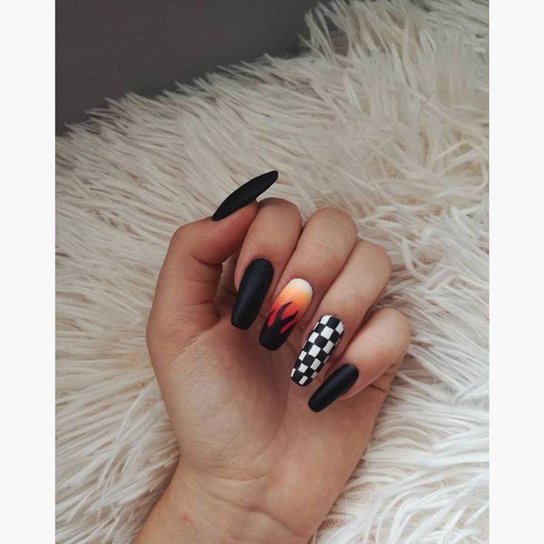 Social Uñas con fuego 