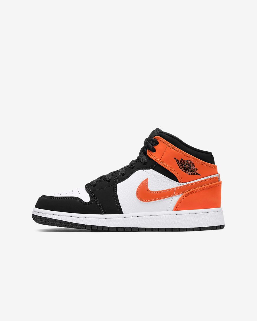 Social Nike Jordan 1 Mid