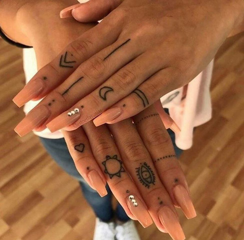 Social Tatto nos Dedos