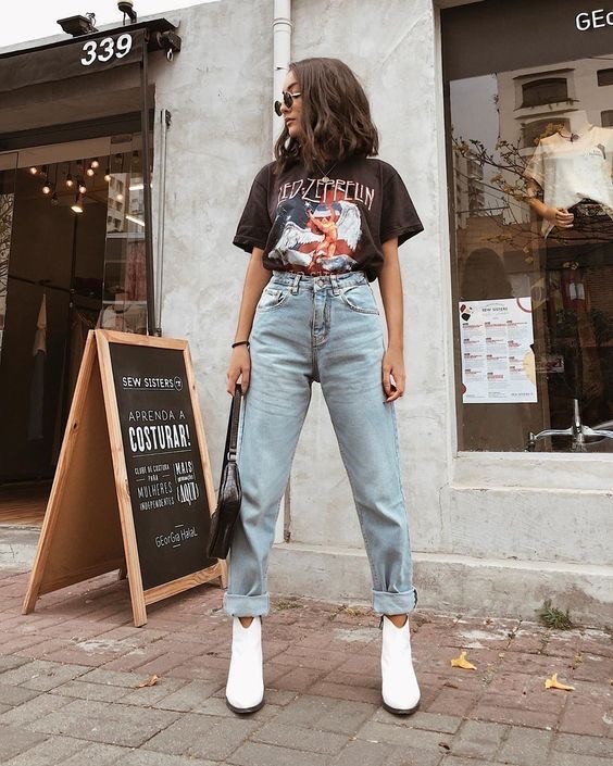 Fashion Inspiração de look com T-shirt+Mom Jeans😍