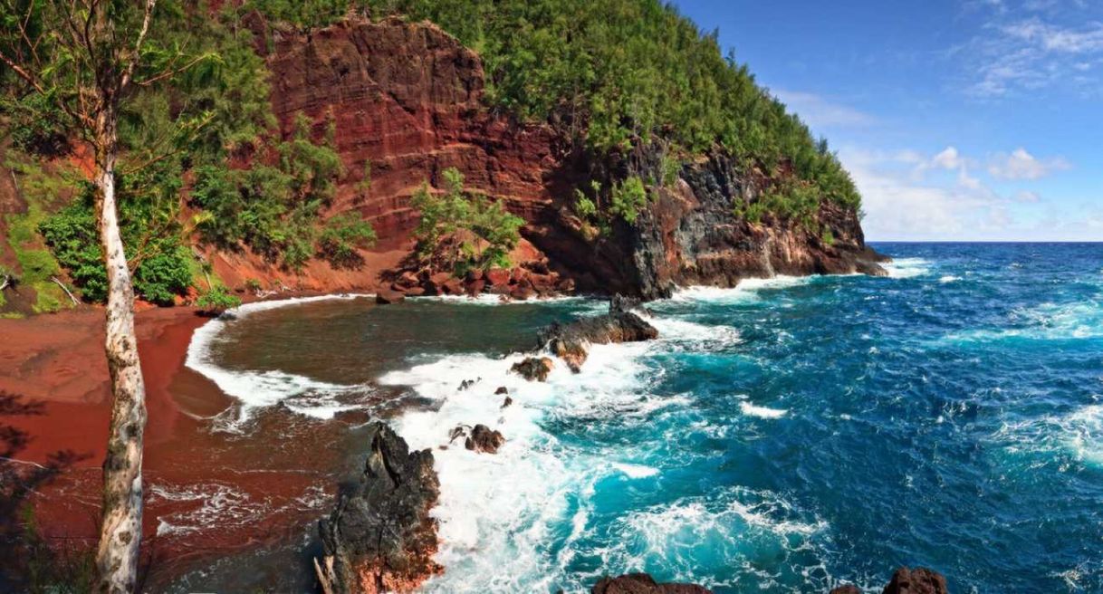 Places Kaihalulu Red Sand Beach