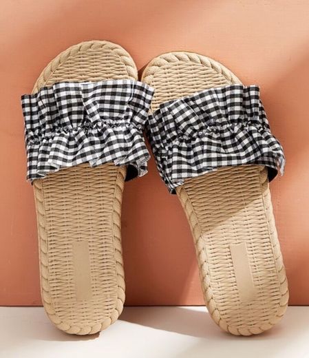 Zapatillas con diseño de fruncido de guingán.