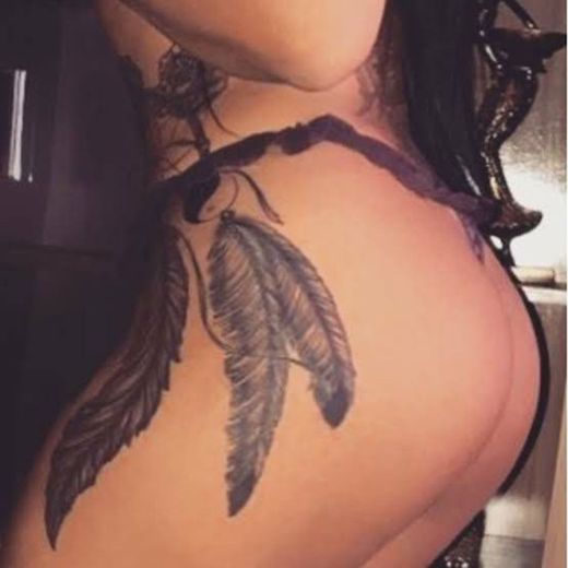 LEILA DANTAS EXIBE TATUAGEM SEXY | Provocador